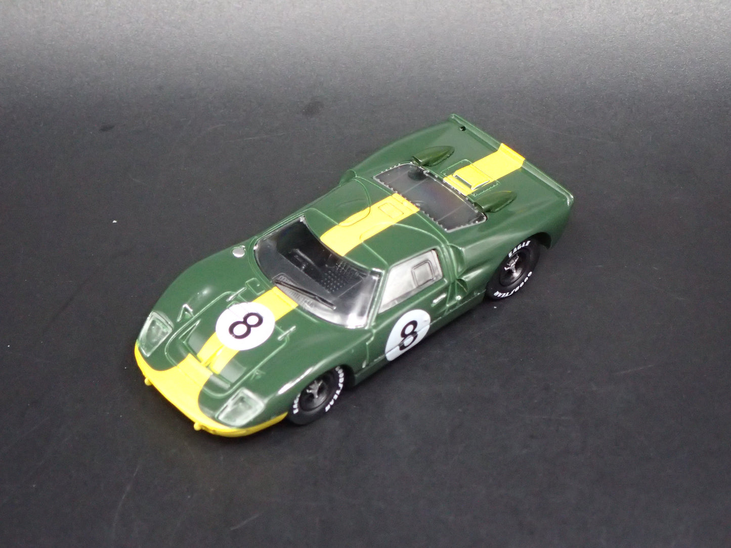 1966 66 FORD GT40 MK II RACE CAR GREEN 1:64 SCALE DIORAMA DIECAST MODEL CAR