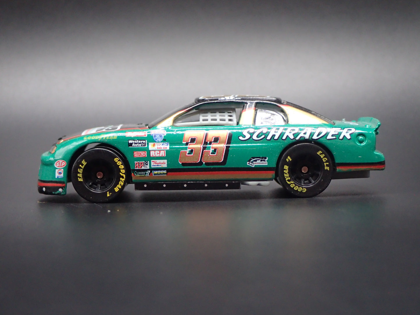 1998 CHEVY CHEVROLET MONTE CARLO 33 KEN SCHRADER NASCAR 1:64 SCALE DIECAST CAR