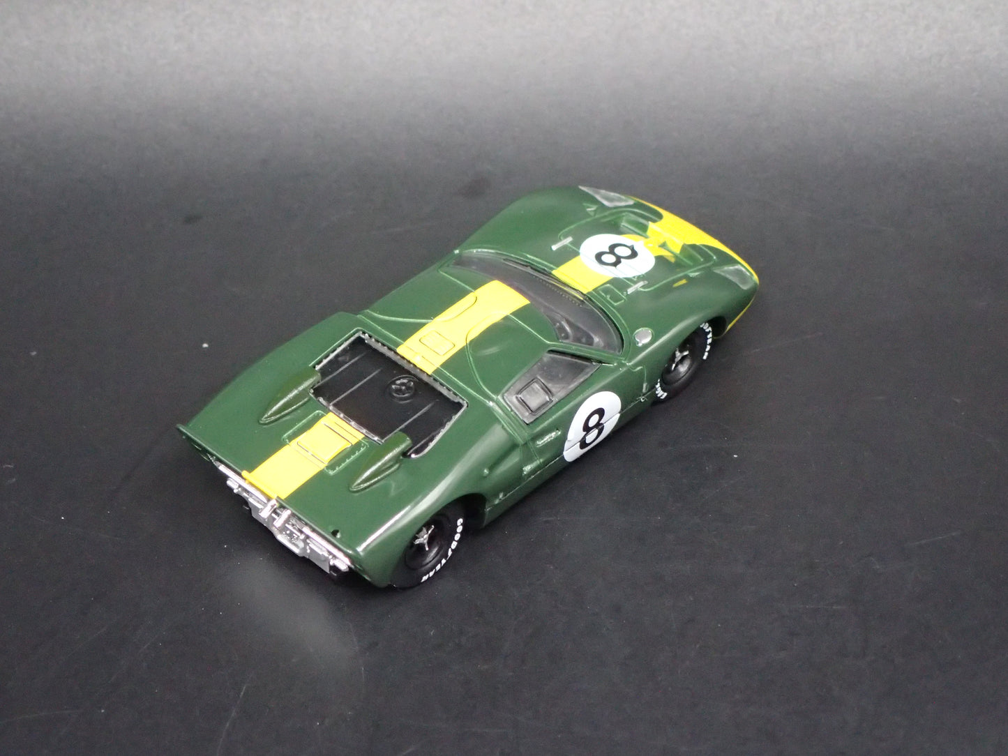 1966 66 FORD GT40 MK II RACE CAR GREEN 1:64 SCALE DIORAMA DIECAST MODEL CAR