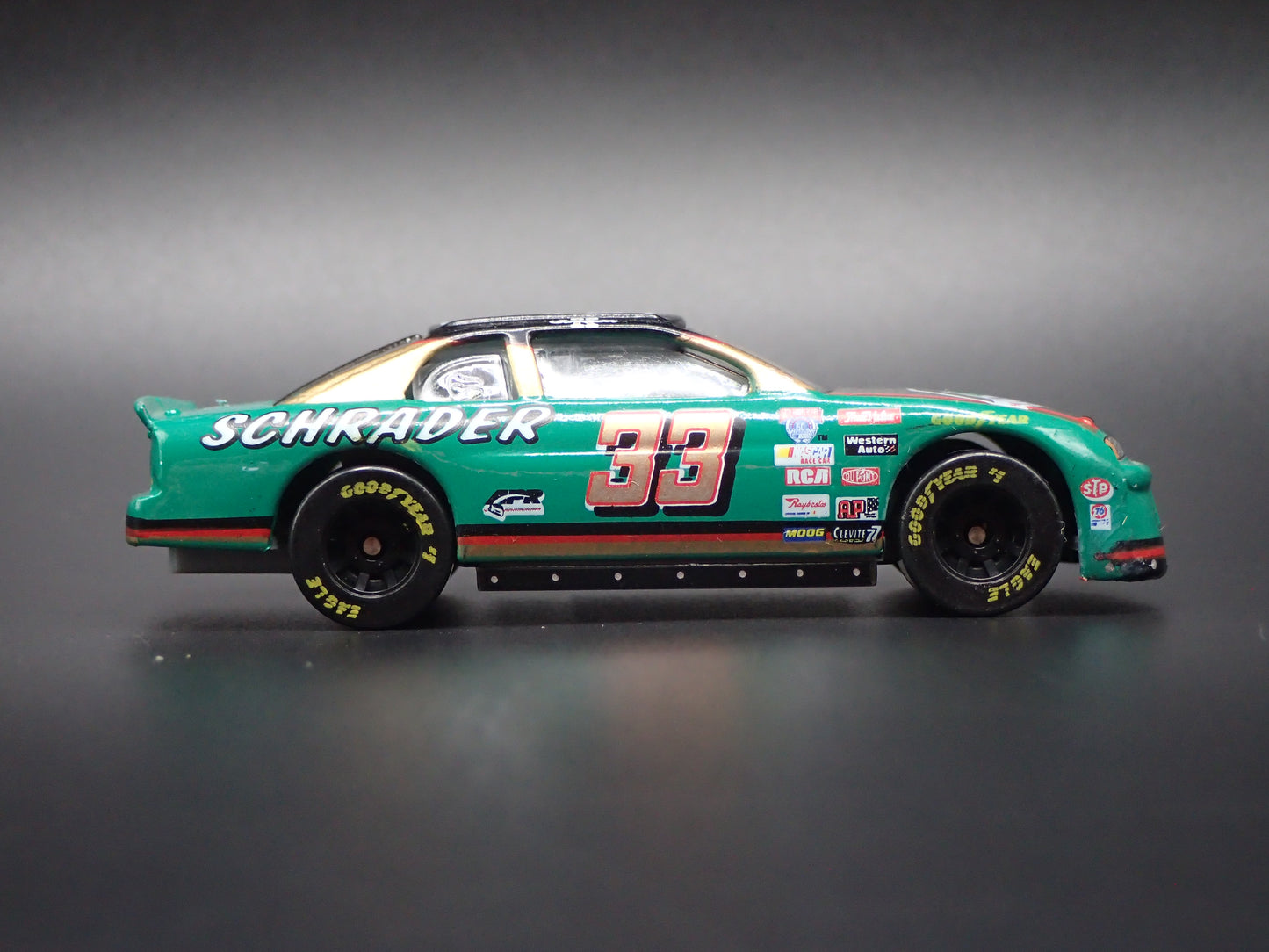 1998 CHEVY CHEVROLET MONTE CARLO 33 KEN SCHRADER NASCAR 1:64 SCALE DIECAST CAR