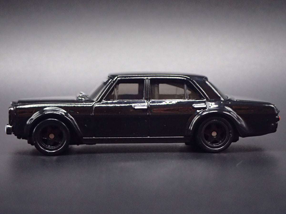 MERCEDES-BENZ 300 SEL 6.8 AMG 1:64 SCALE COLLECTIBLE DIORAMA DIECAST MODEL CAR-Burning Rubber Toy Company