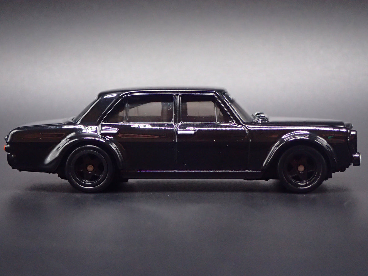 MERCEDES-BENZ 300 SEL 6.8 AMG 1:64 SCALE COLLECTIBLE DIORAMA DIECAST MODEL CAR-Burning Rubber Toy Company