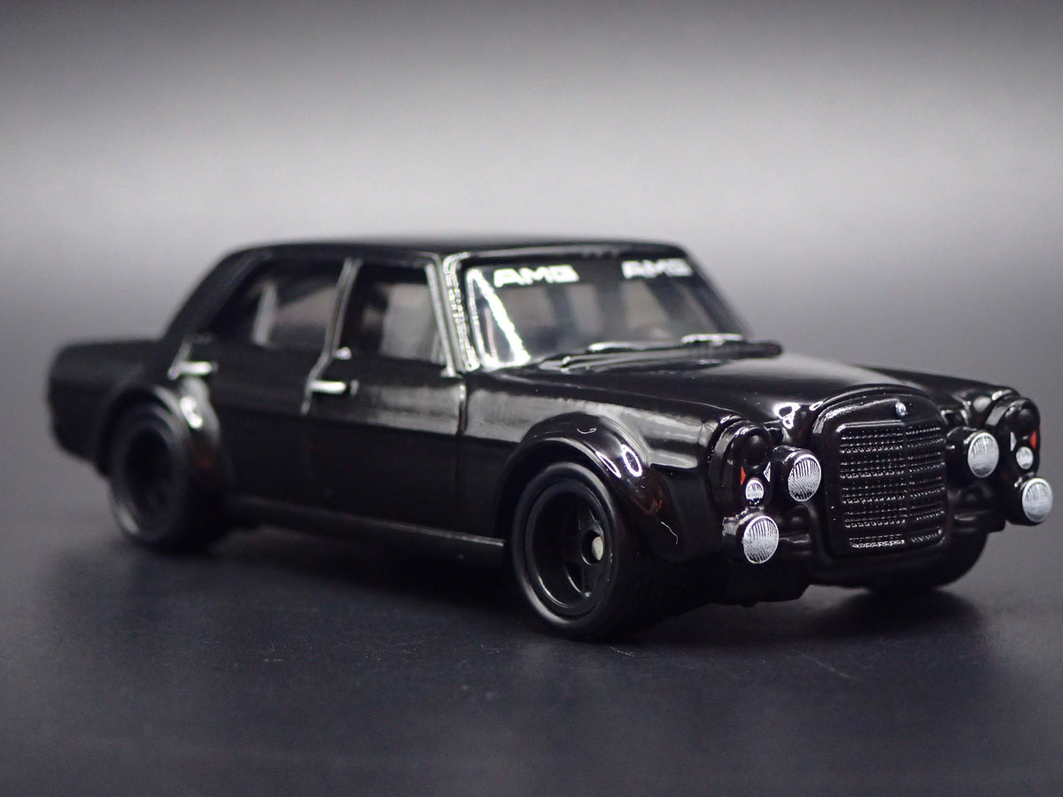 MERCEDES-BENZ 300 SEL 6.8 AMG 1:64 SCALE COLLECTIBLE DIORAMA DIECAST MODEL CAR-Burning Rubber Toy Company