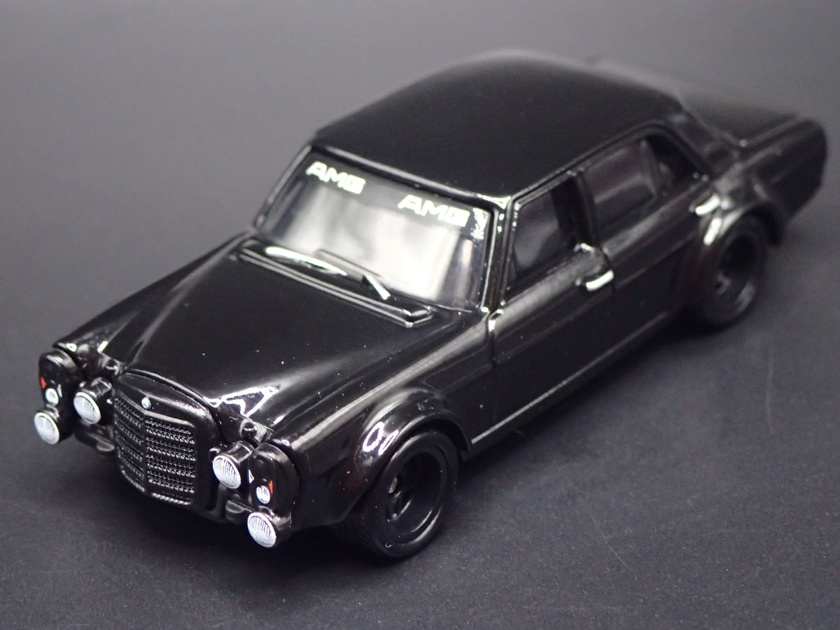 MERCEDES-BENZ 300 SEL 6.8 AMG 1:64 SCALE COLLECTIBLE DIORAMA DIECAST MODEL CAR-Burning Rubber Toy Company
