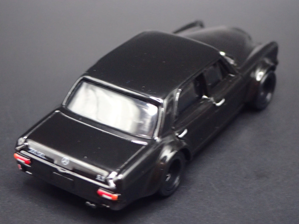 MERCEDES-BENZ 300 SEL 6.8 AMG 1:64 SCALE COLLECTIBLE DIORAMA DIECAST MODEL CAR-Burning Rubber Toy Company