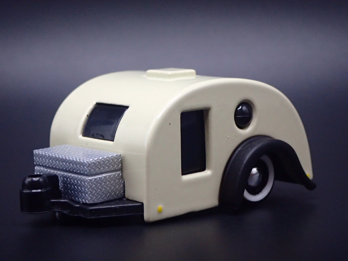 TEARDROP TRAVEL TRAILER CAMPER CANNED HAM W HITCH 1:64 SCALE DIORAMA MODEL CAR