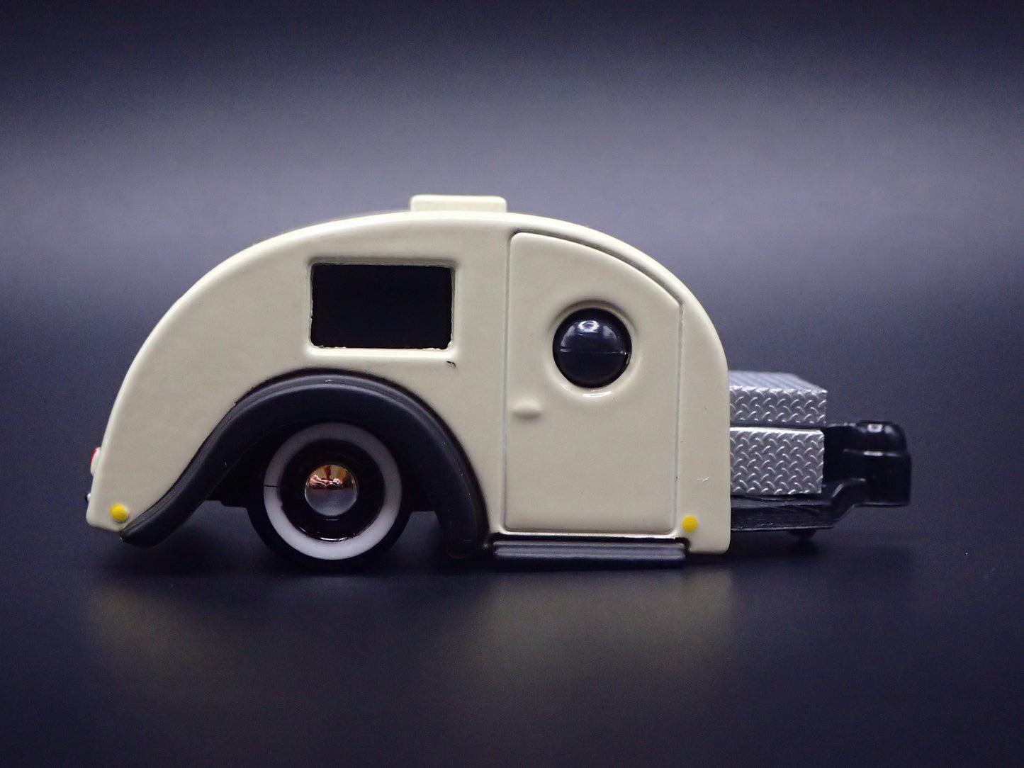 TEARDROP TRAVEL TRAILER CAMPER CANNED HAM W HITCH 1:64 SCALE DIORAMA MODEL CAR