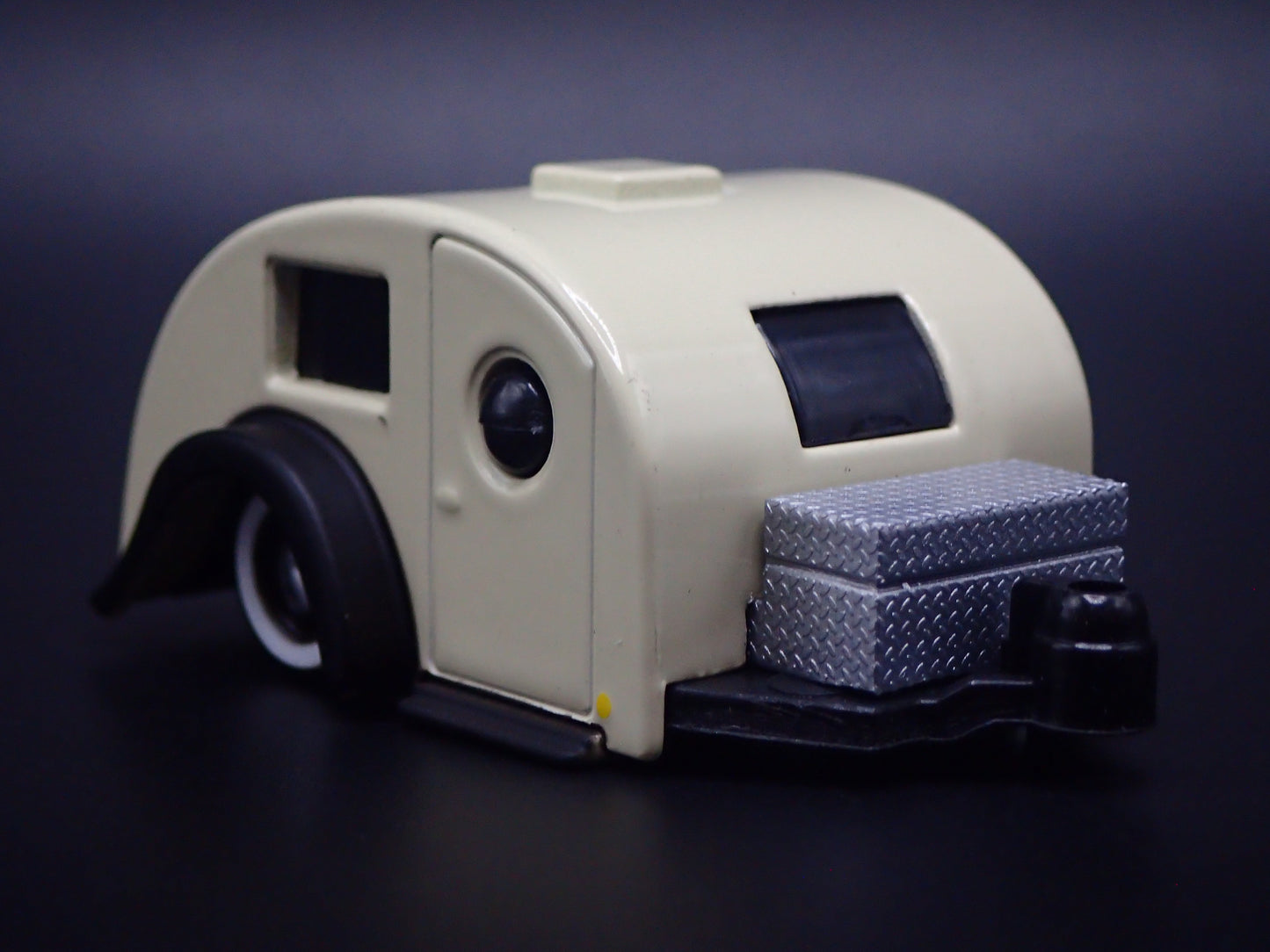 TEARDROP TRAVEL TRAILER CAMPER CANNED HAM W HITCH 1:64 SCALE DIORAMA MODEL CAR
