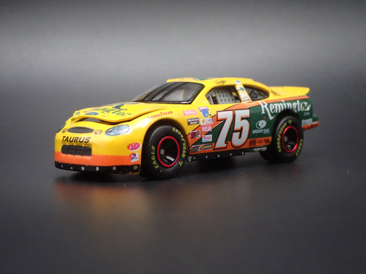 1998 98 FORD TAURUS 75 RICK MAST REMINGTON NASCAR 1:64 SCALE DIECAST MODEL CAR