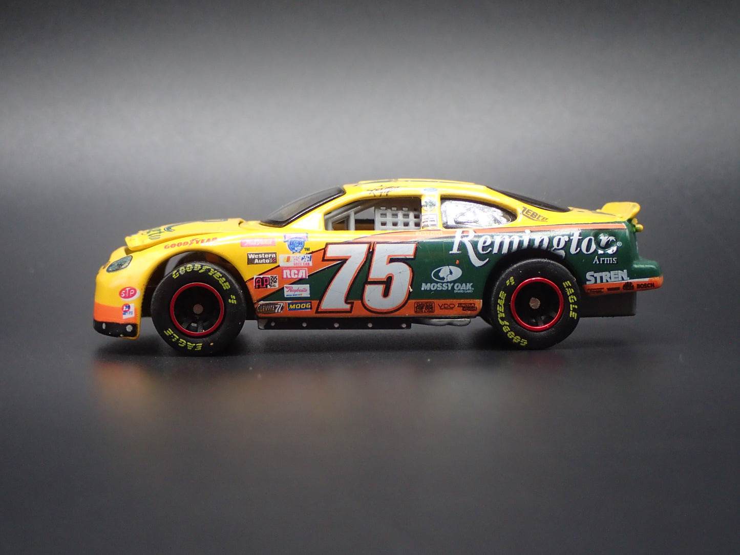 1998 98 FORD TAURUS 75 RICK MAST REMINGTON NASCAR 1:64 SCALE DIECAST MODEL CAR