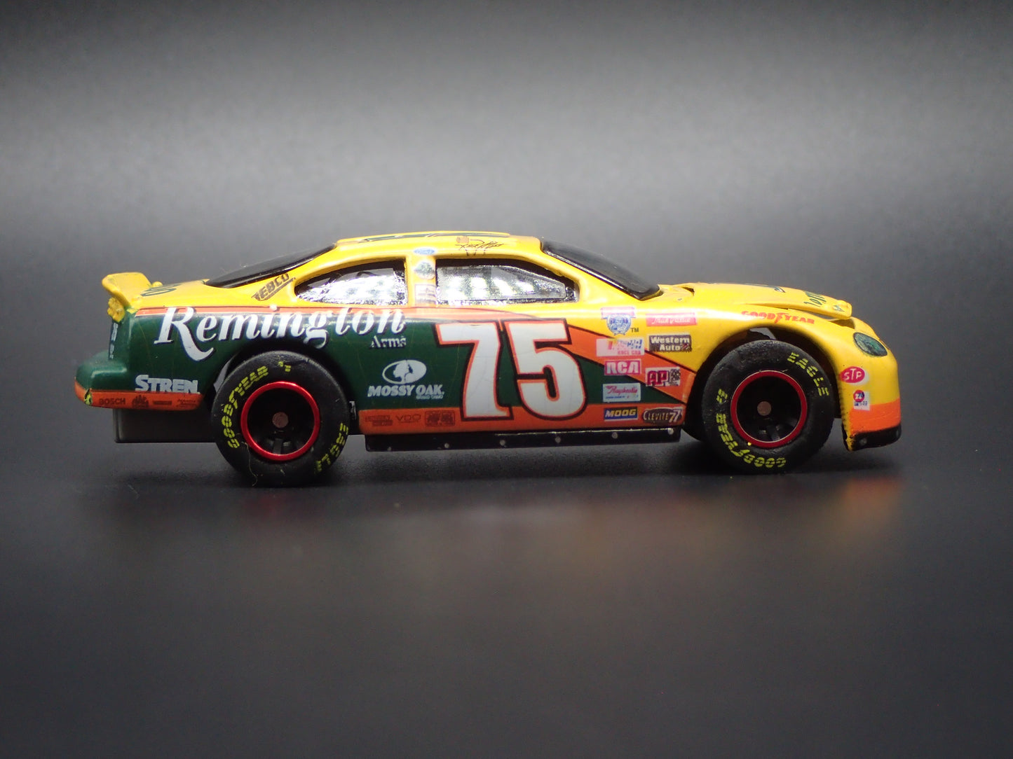 1998 98 FORD TAURUS 75 RICK MAST REMINGTON NASCAR 1:64 SCALE DIECAST MODEL CAR