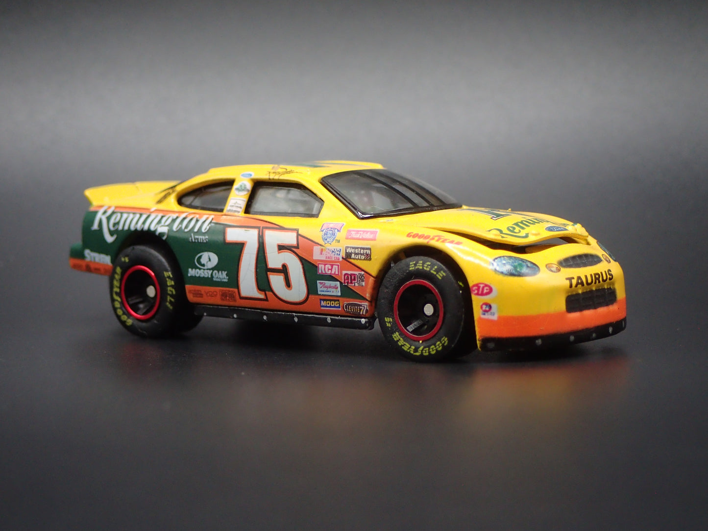 1998 98 FORD TAURUS 75 RICK MAST REMINGTON NASCAR 1:64 SCALE DIECAST MODEL CAR
