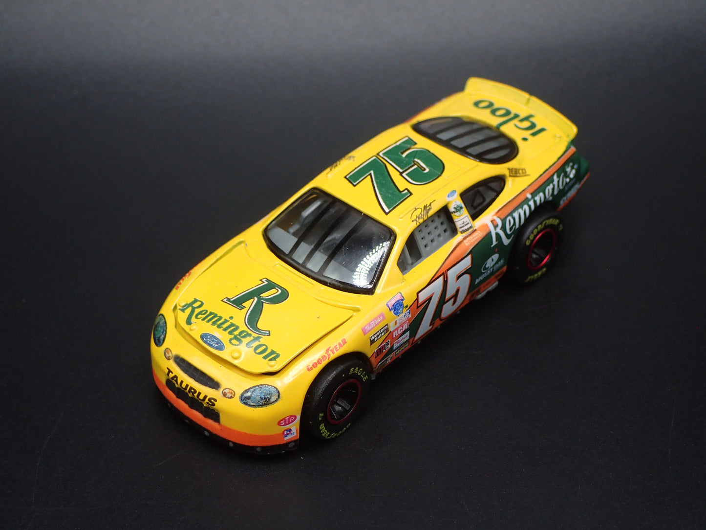 1998 98 FORD TAURUS 75 RICK MAST REMINGTON NASCAR 1:64 SCALE DIECAST MODEL CAR