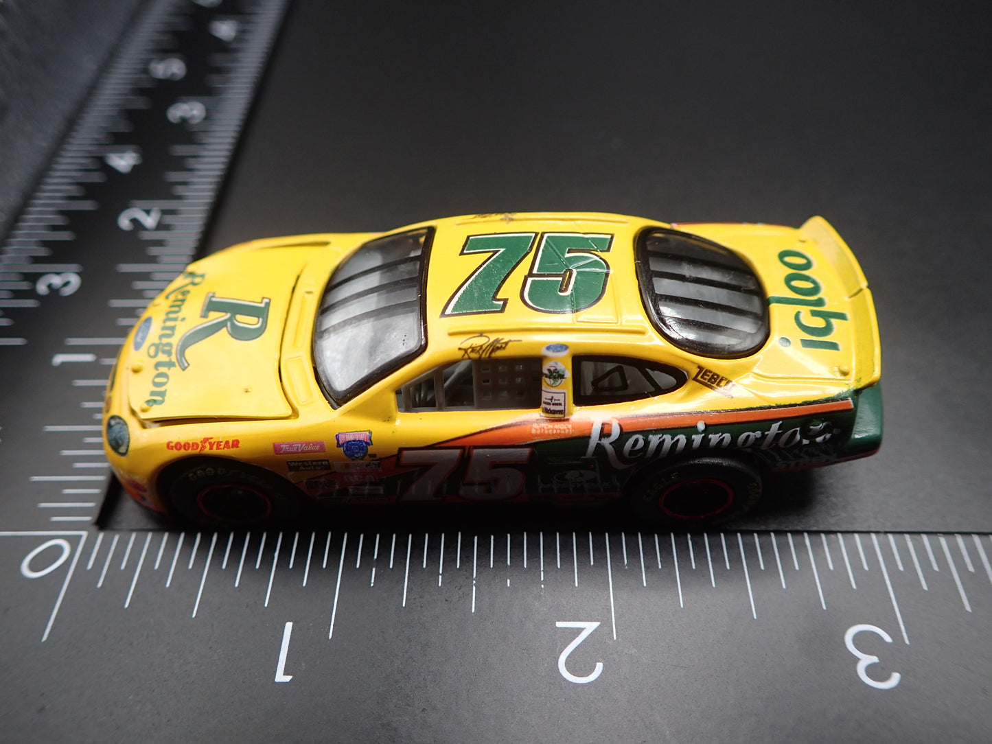 1998 98 FORD TAURUS 75 RICK MAST REMINGTON NASCAR 1:64 SCALE DIECAST MODEL CAR