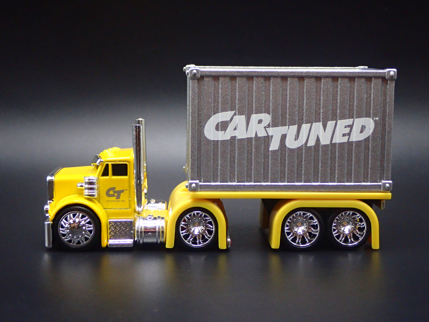 CAR TUNED SNEAKY PETE CONTAINER RIG 1:64 SCALE DIORAMA DIECAST MODEL CAR