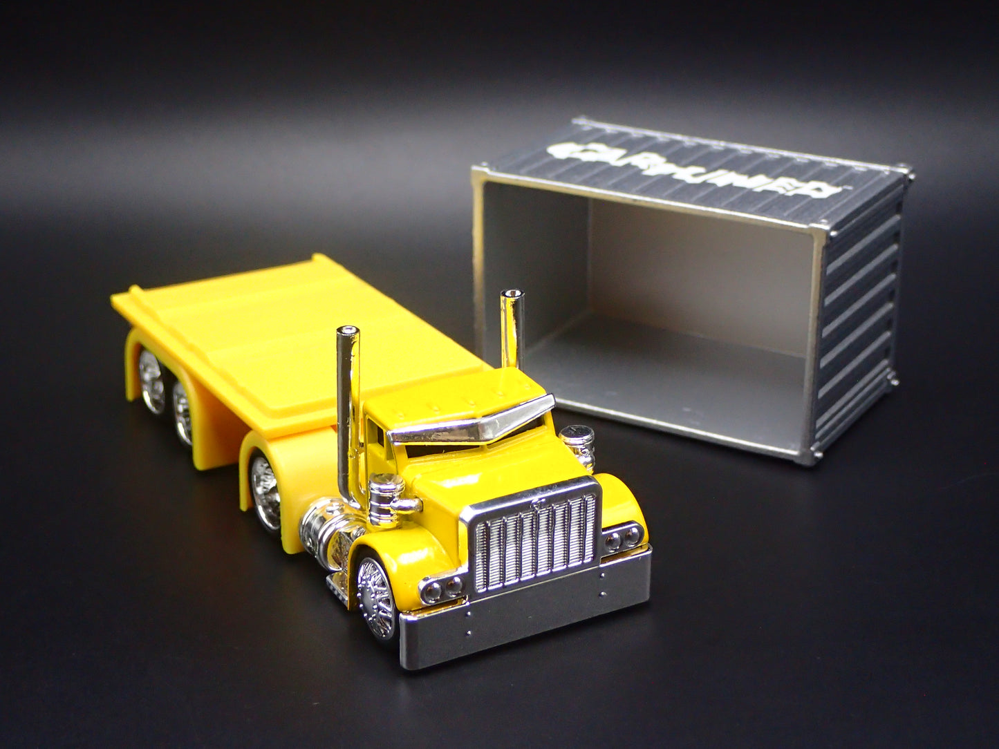 CAR TUNED SNEAKY PETE CONTAINER RIG 1:64 SCALE DIORAMA DIECAST MODEL CAR