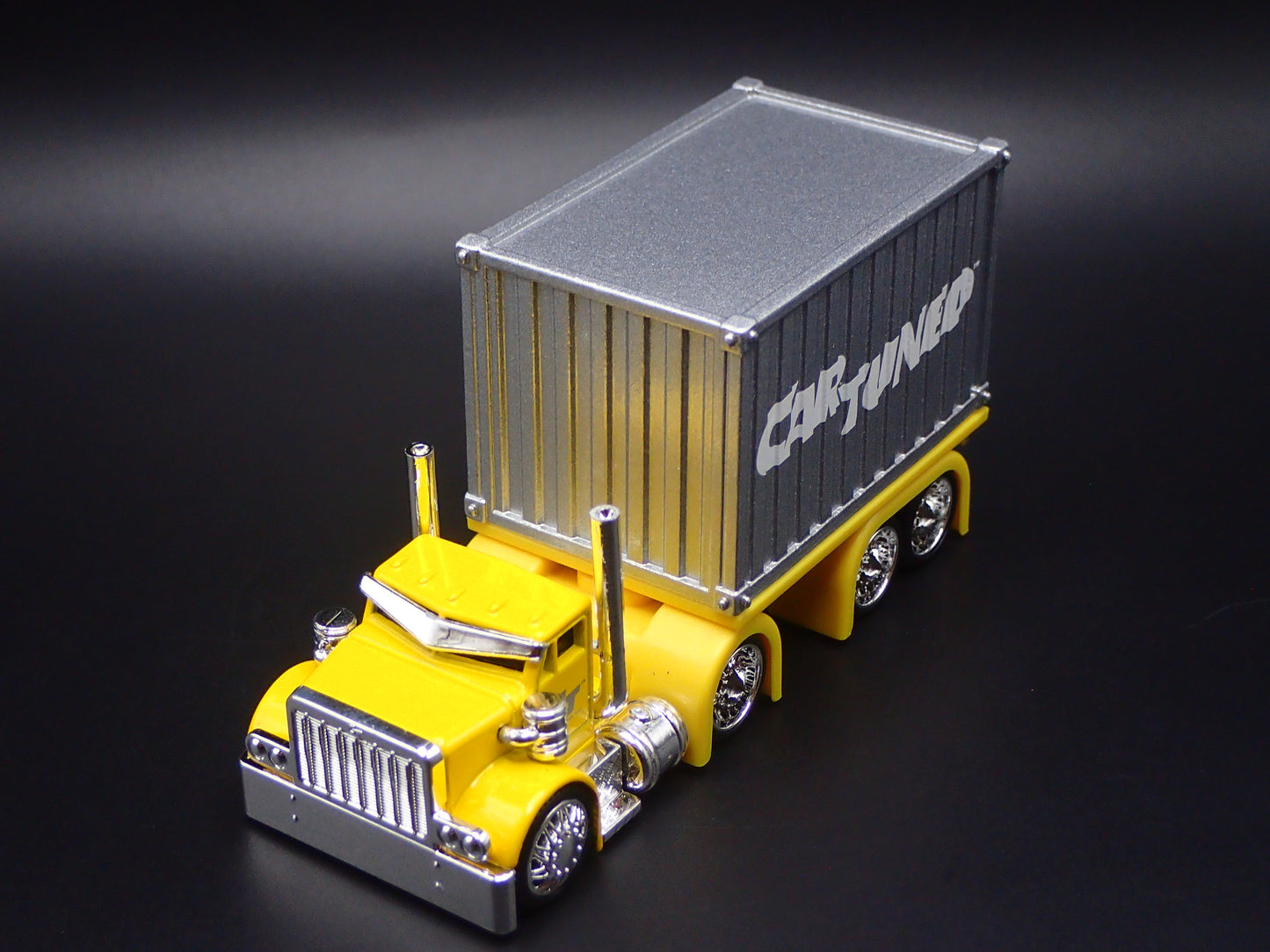 CAR TUNED SNEAKY PETE CONTAINER RIG 1:64 SCALE DIORAMA DIECAST MODEL CAR