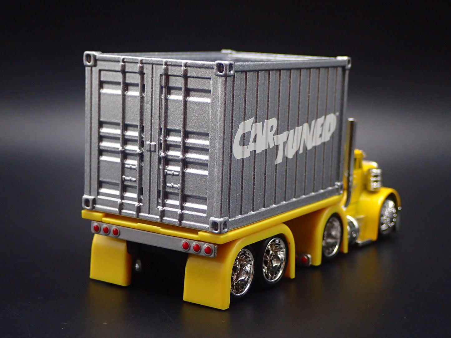 CAR TUNED SNEAKY PETE CONTAINER RIG 1:64 SCALE DIORAMA DIECAST MODEL CAR
