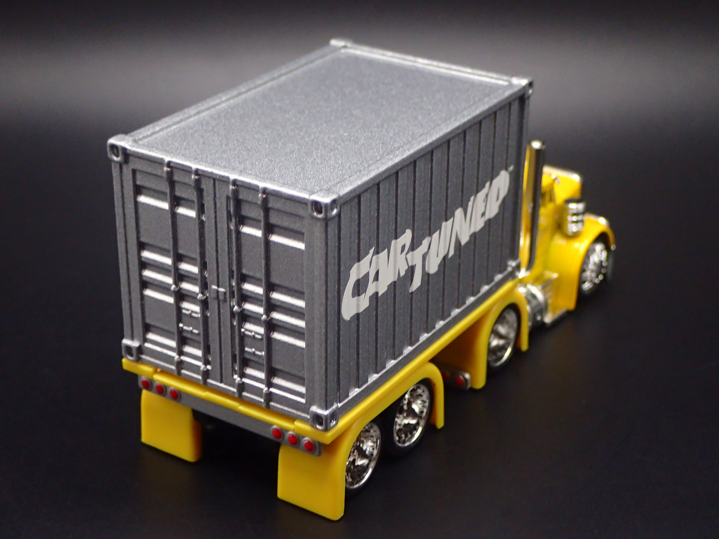 CAR TUNED SNEAKY PETE CONTAINER RIG 1:64 SCALE DIORAMA DIECAST MODEL CAR