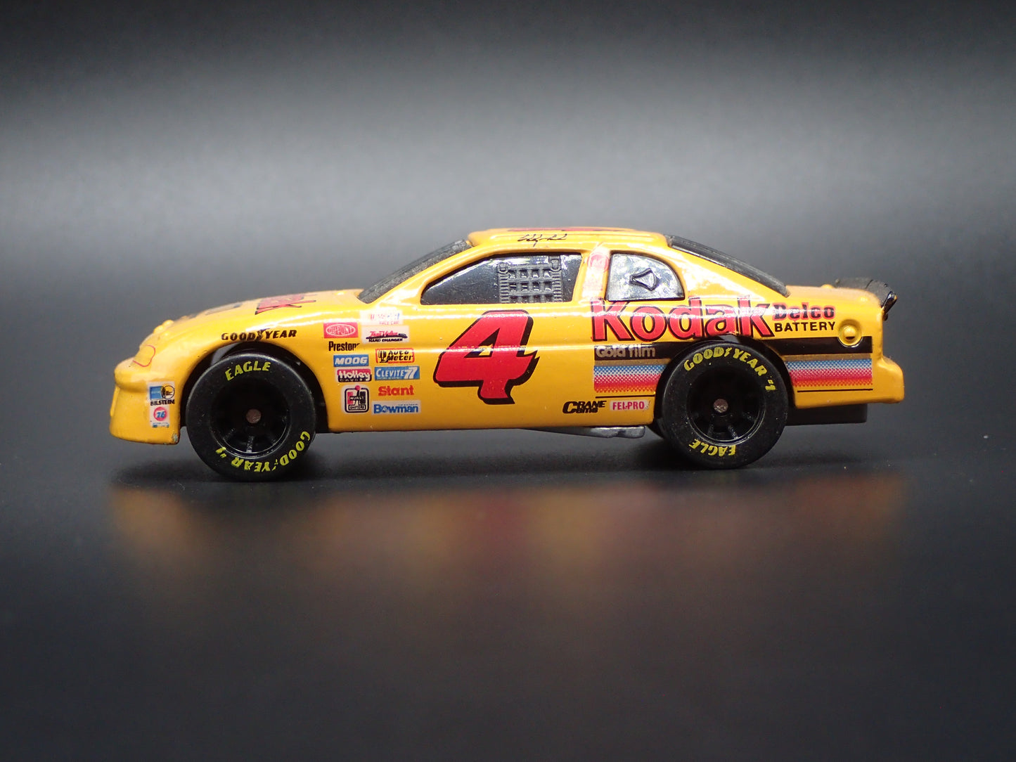 1996 CHEVROLET MONTE CARLO 4 STERLING MARLIN NASCAR 1:64 SCALE DIECAST MODEL CAR