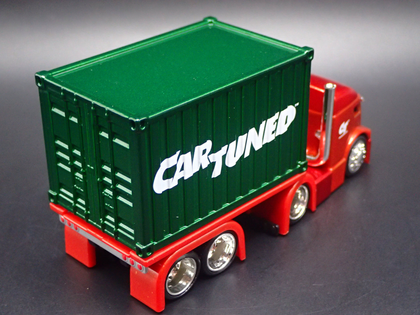 CAR TUNED COOL COE CONTAINER RIG 1:64 SCALE DIORAMA DIECAST MODEL CAR