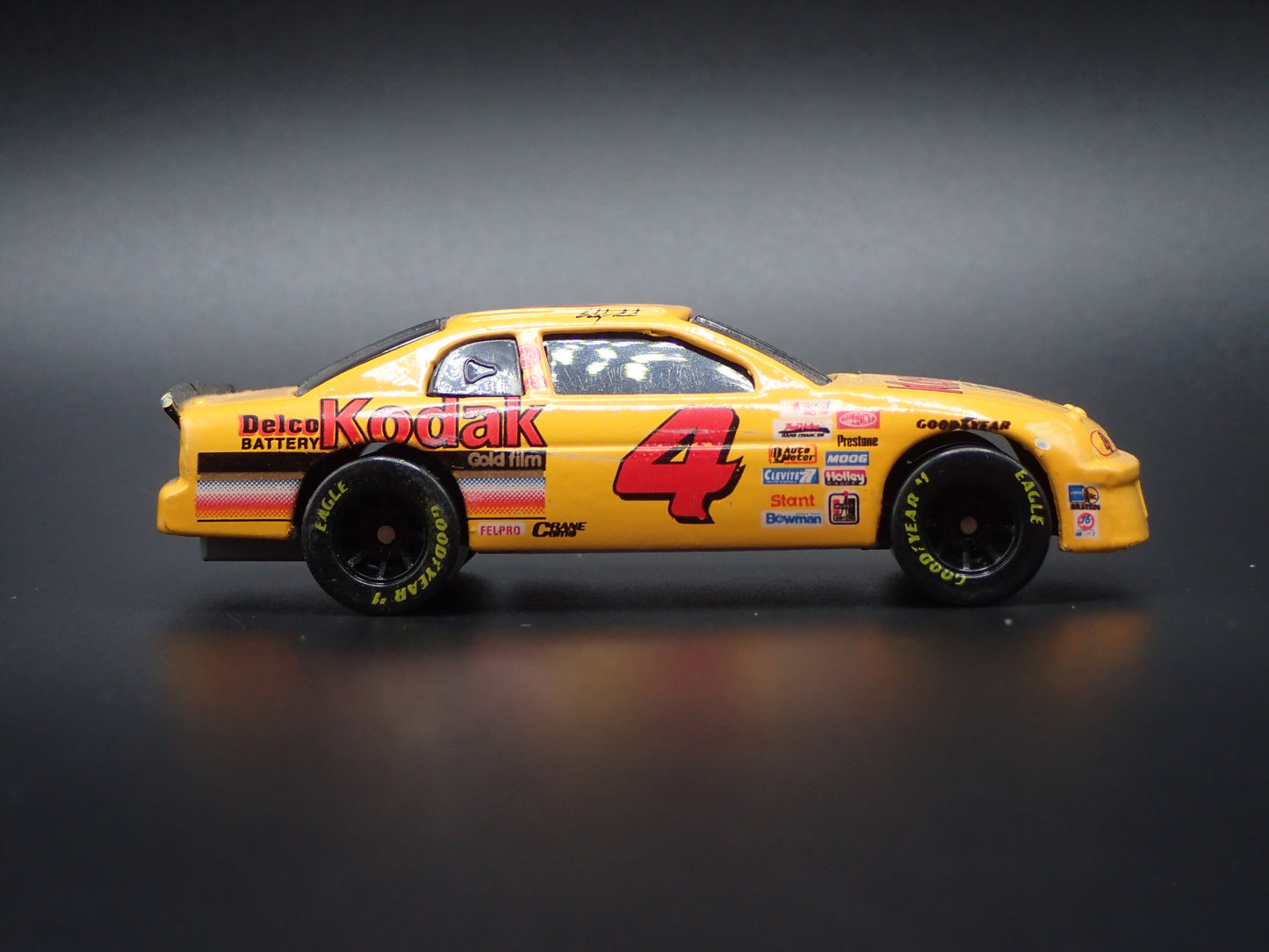 1996 CHEVROLET MONTE CARLO 4 STERLING MARLIN NASCAR 1:64 SCALE DIECAST MODEL CAR