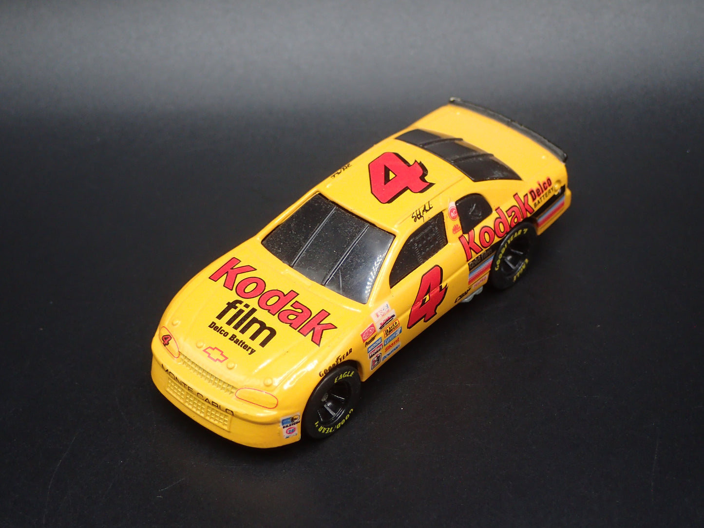 1996 CHEVROLET MONTE CARLO 4 STERLING MARLIN NASCAR 1:64 SCALE DIECAST MODEL CAR