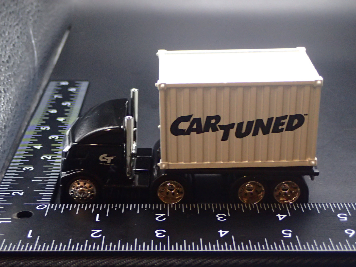 CAR TUNED COOL COE CONTAINER RIG 1:64 SCALE DIORAMA DIECAST MODEL CAR