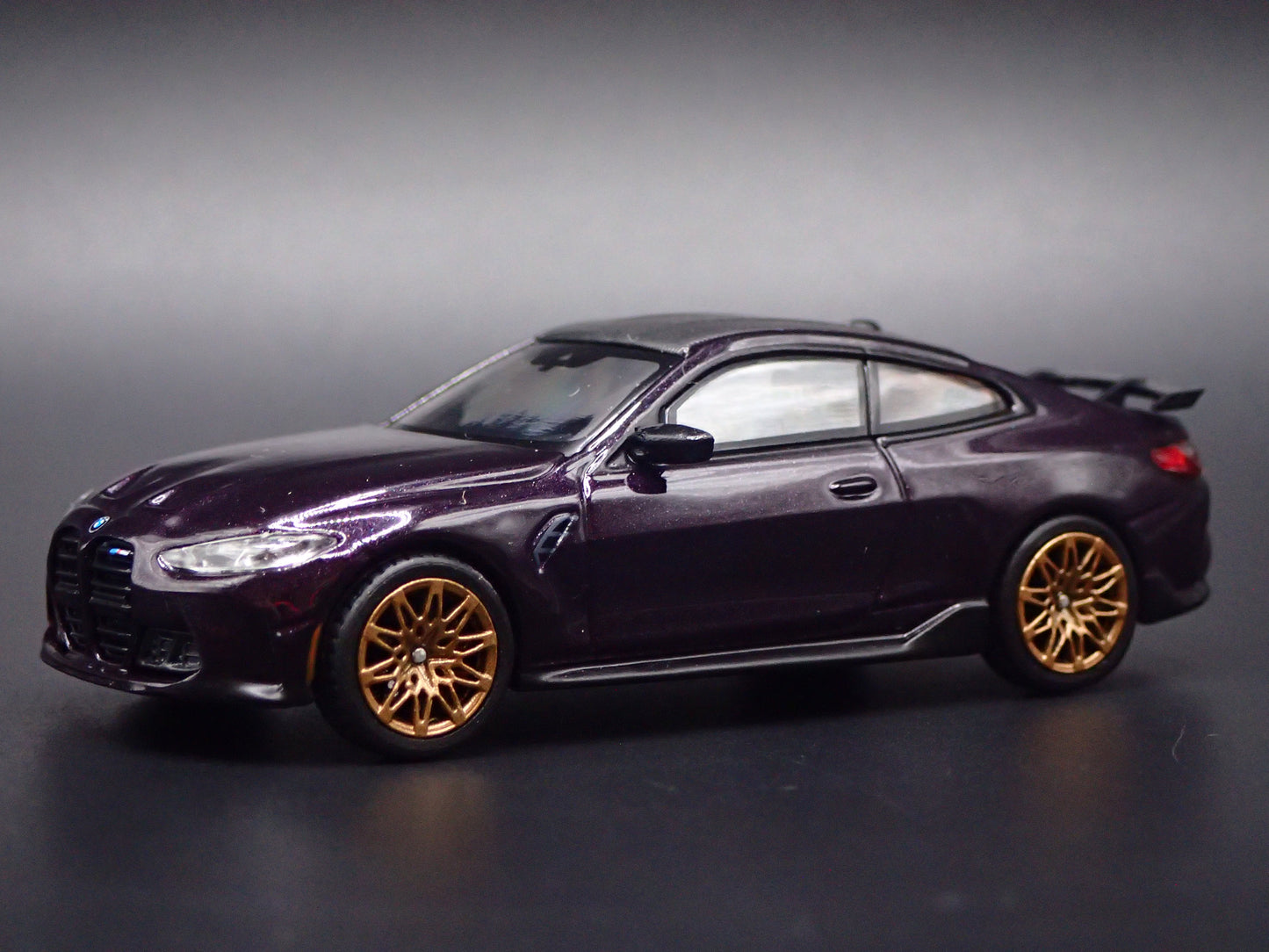 2020-2026 BMW M4 M PERFORMANCE G82 VIOLET 1:64 SCALE DIORAMA DIECAST MODEL CAR