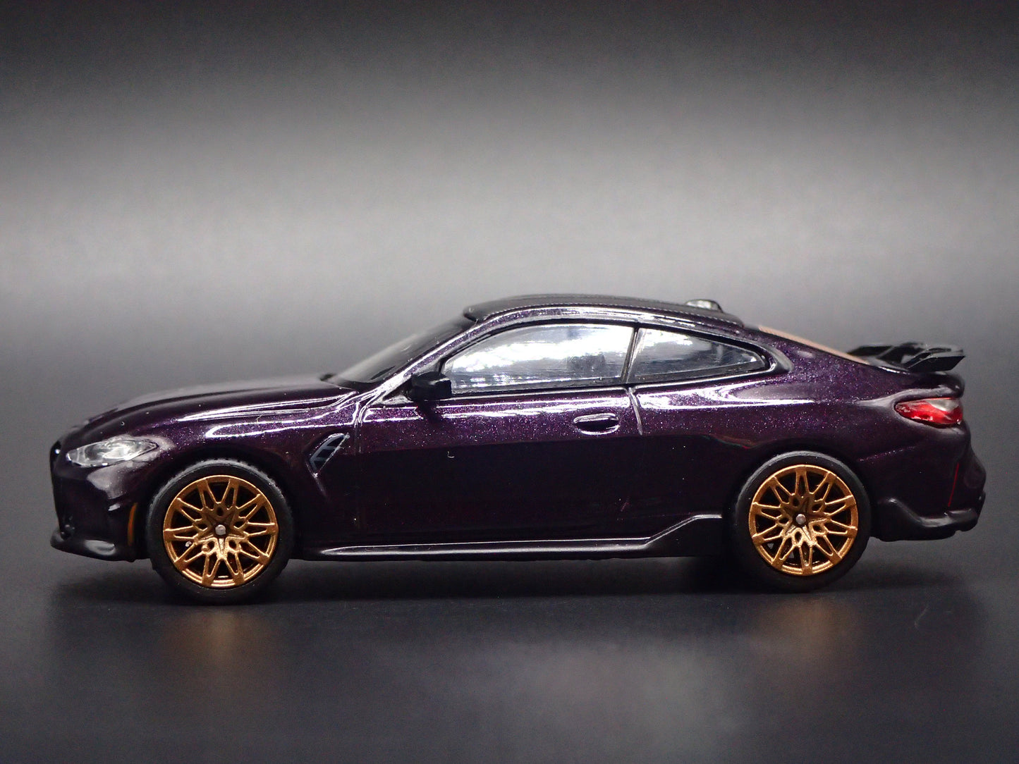 2020-2026 BMW M4 M PERFORMANCE G82 VIOLET 1:64 SCALE DIORAMA DIECAST MODEL CAR