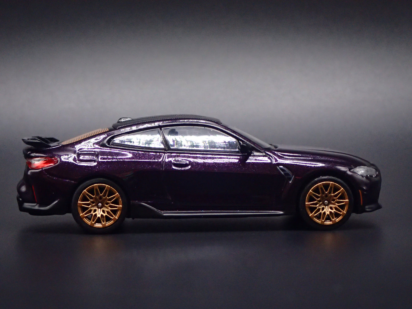 2020-2026 BMW M4 M PERFORMANCE G82 VIOLET 1:64 SCALE DIORAMA DIECAST MODEL CAR