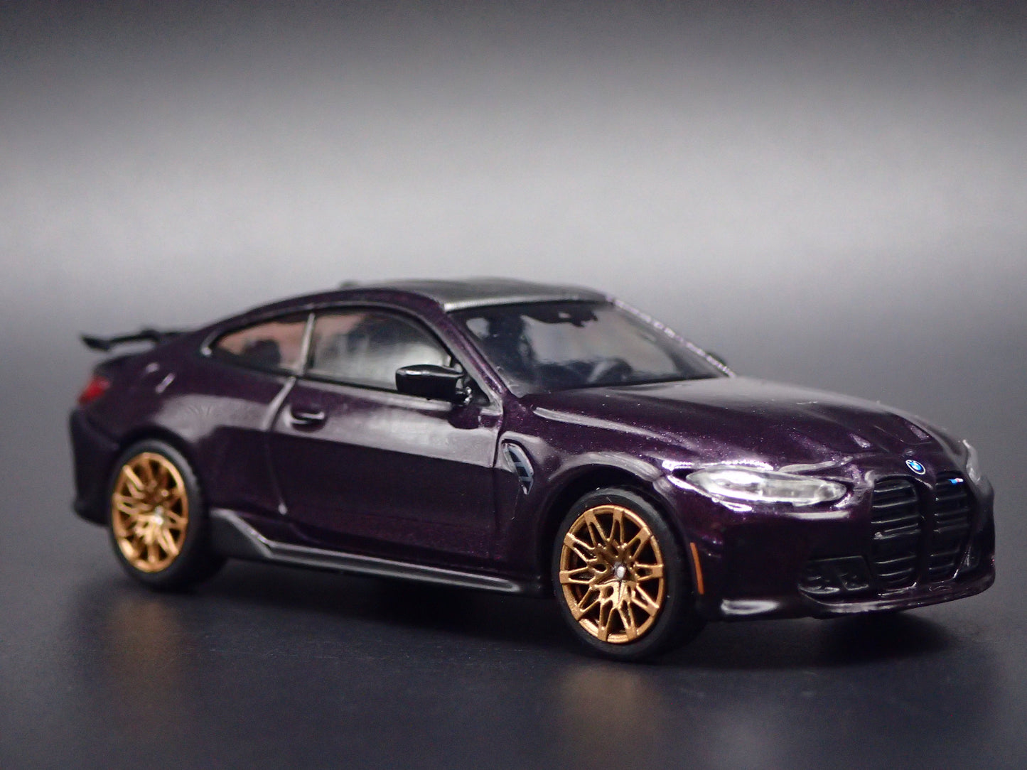 2020-2026 BMW M4 M PERFORMANCE G82 VIOLET 1:64 SCALE DIORAMA DIECAST MODEL CAR