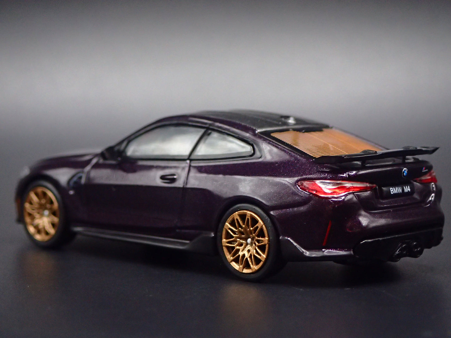 2020-2026 BMW M4 M PERFORMANCE G82 VIOLET 1:64 SCALE DIORAMA DIECAST MODEL CAR
