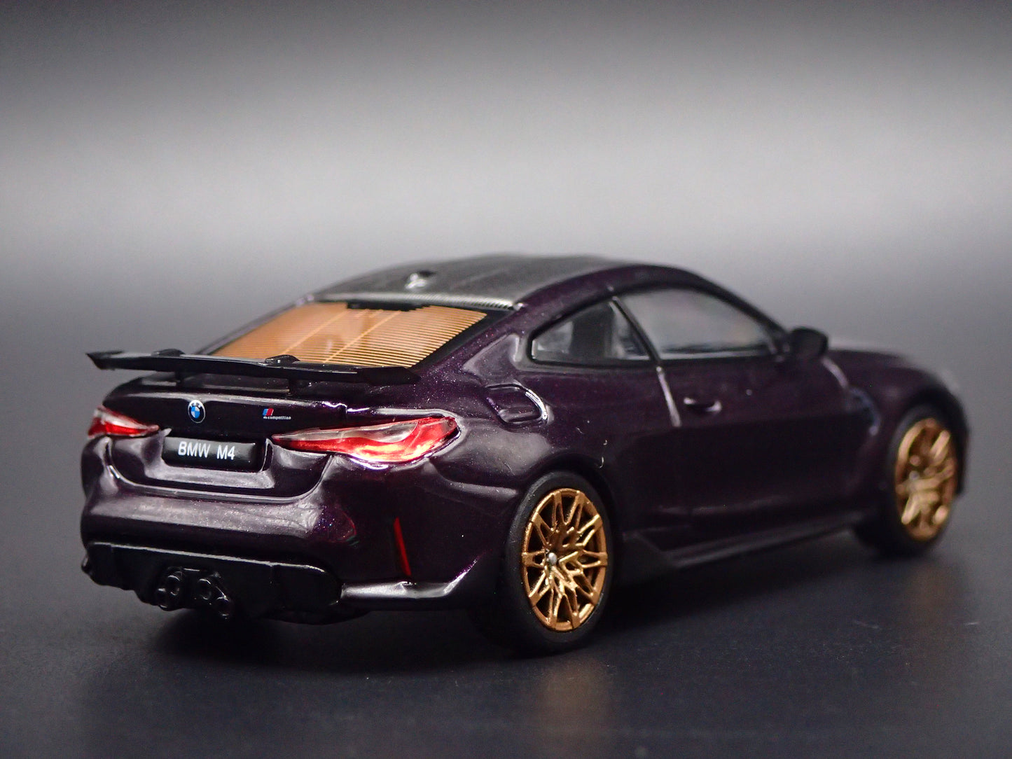 2020-2026 BMW M4 M PERFORMANCE G82 VIOLET 1:64 SCALE DIORAMA DIECAST MODEL CAR