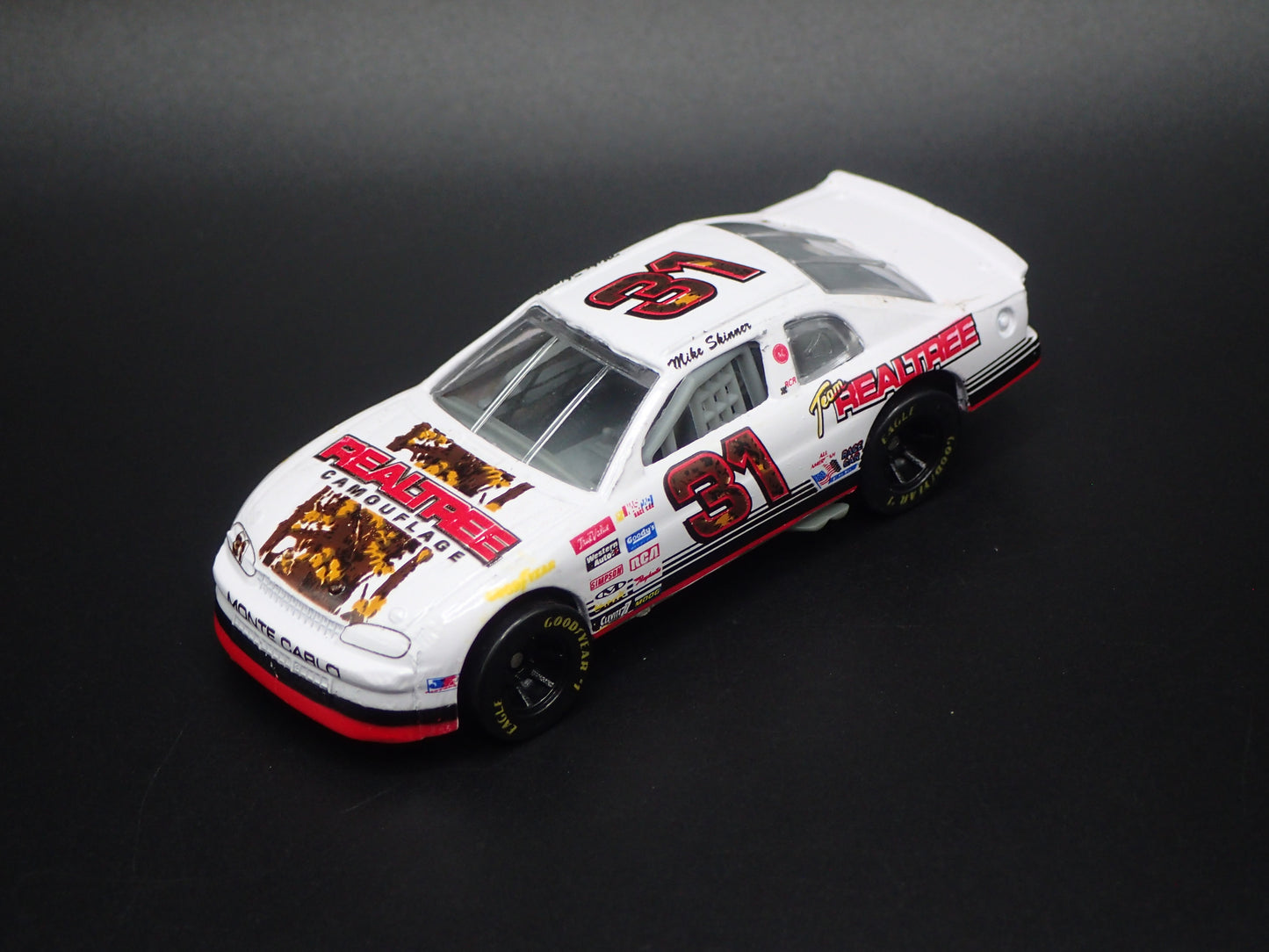 1996 CHEVY CHEVROLET MONTE CARLO 31 MIKE SKINNER REALTREE NASCAR 1:64 DIECAST CAR