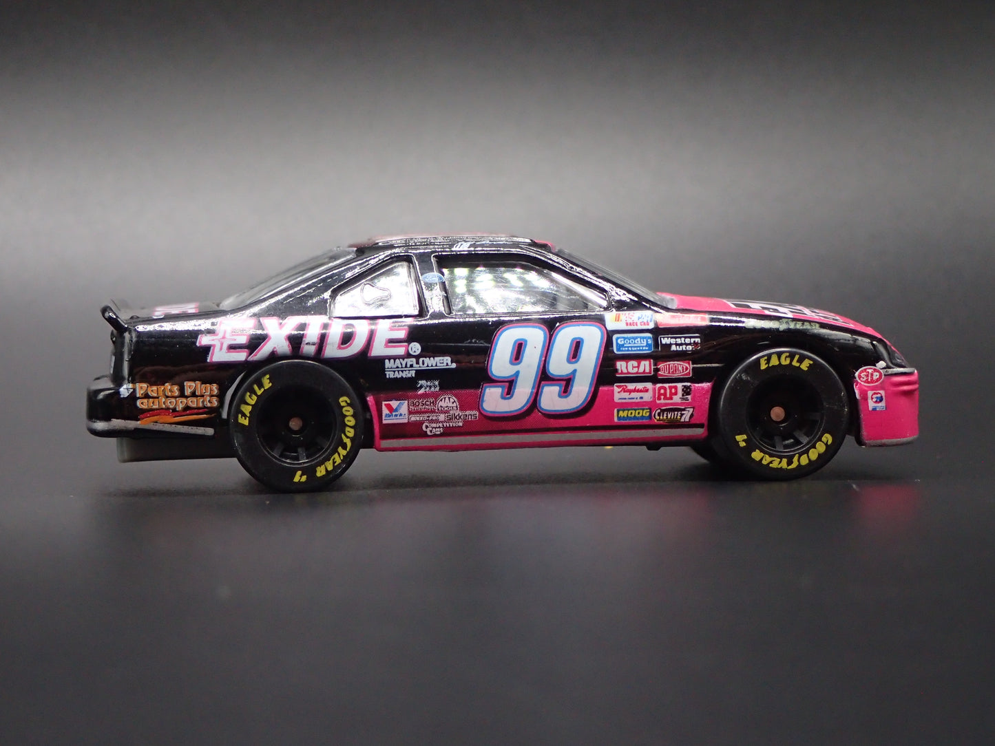1997 FORD THUNDERBIRD 99 JEFF BURTON EXIDE NASCAR 1:64 SCALE DIECAST MODEL CAR