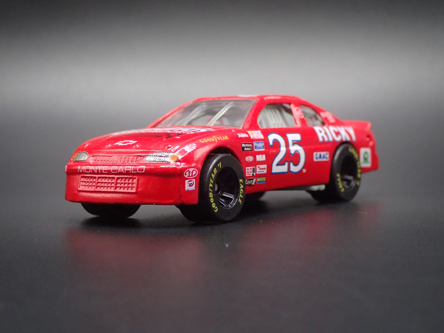1997 97 CHEVY MONTE CARLO 2 RICKY CRAVEN HENDRICK NASCAR 1:64 SCALE DIECAST CAR