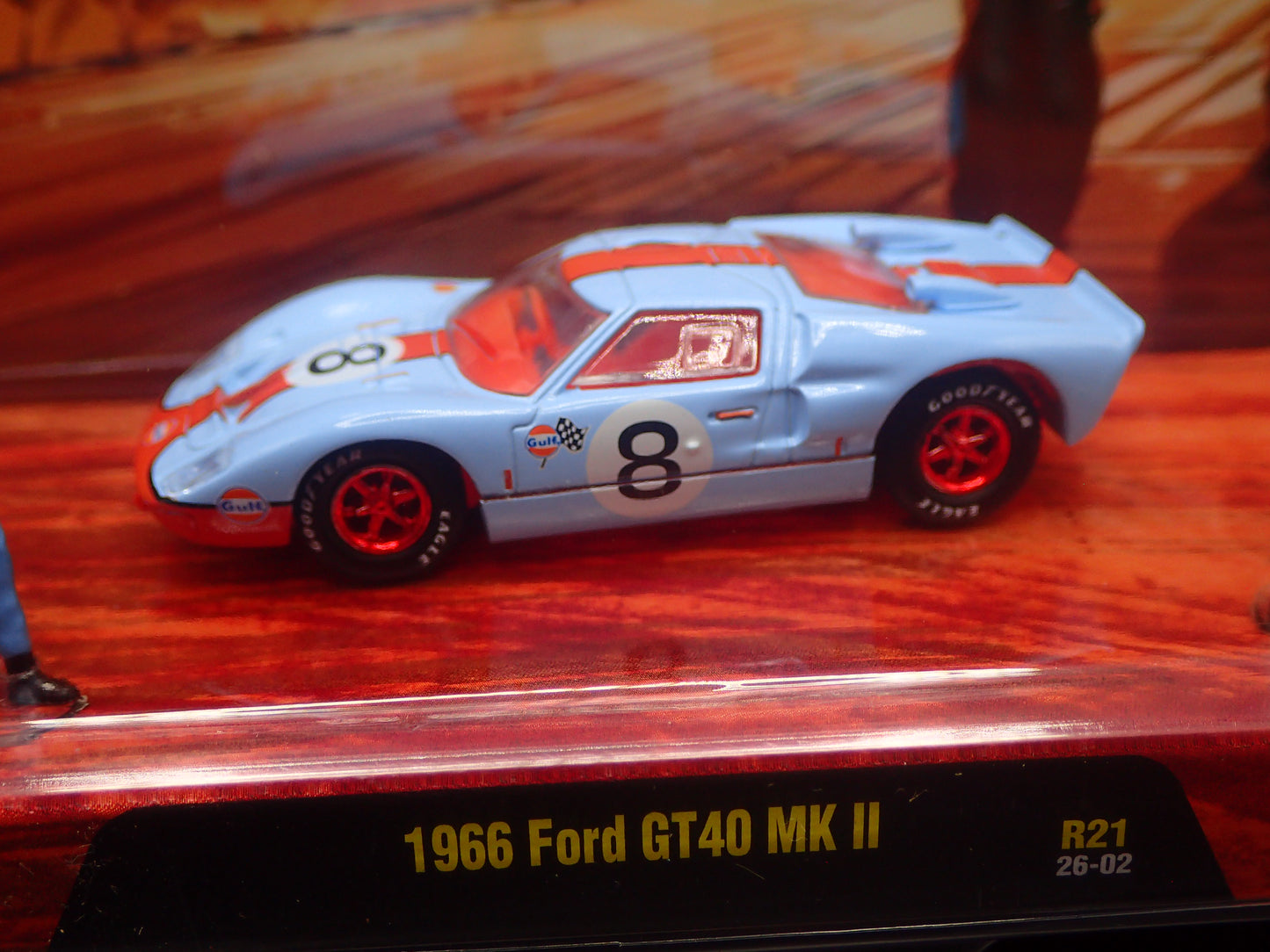 1966 FORD GT40 MK II GULF RACING 2026 M2 MACHINES DIORAMA RED CHASE R21 26-02