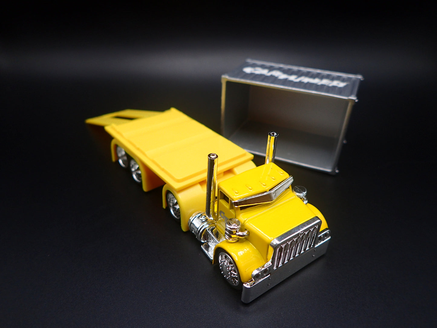 CAR TUNED SNEAKY PETE CONTAINER RIG 1:64 SCALE DIORAMA DIECAST MODEL CAR
