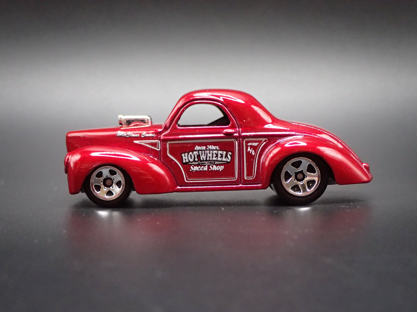 1941 41 WILLYS COUPE RED RARE 1:64 COLLECTIBLE DIORAMA DIECAST MODEL CAR