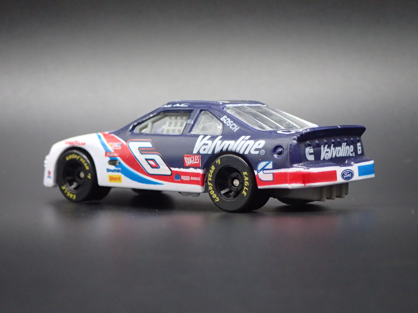 1997 97 FORD THUNDERBIRD 6 MARK MARTIN NASCAR 1:64 SCALE DIECAST MODEL CAR