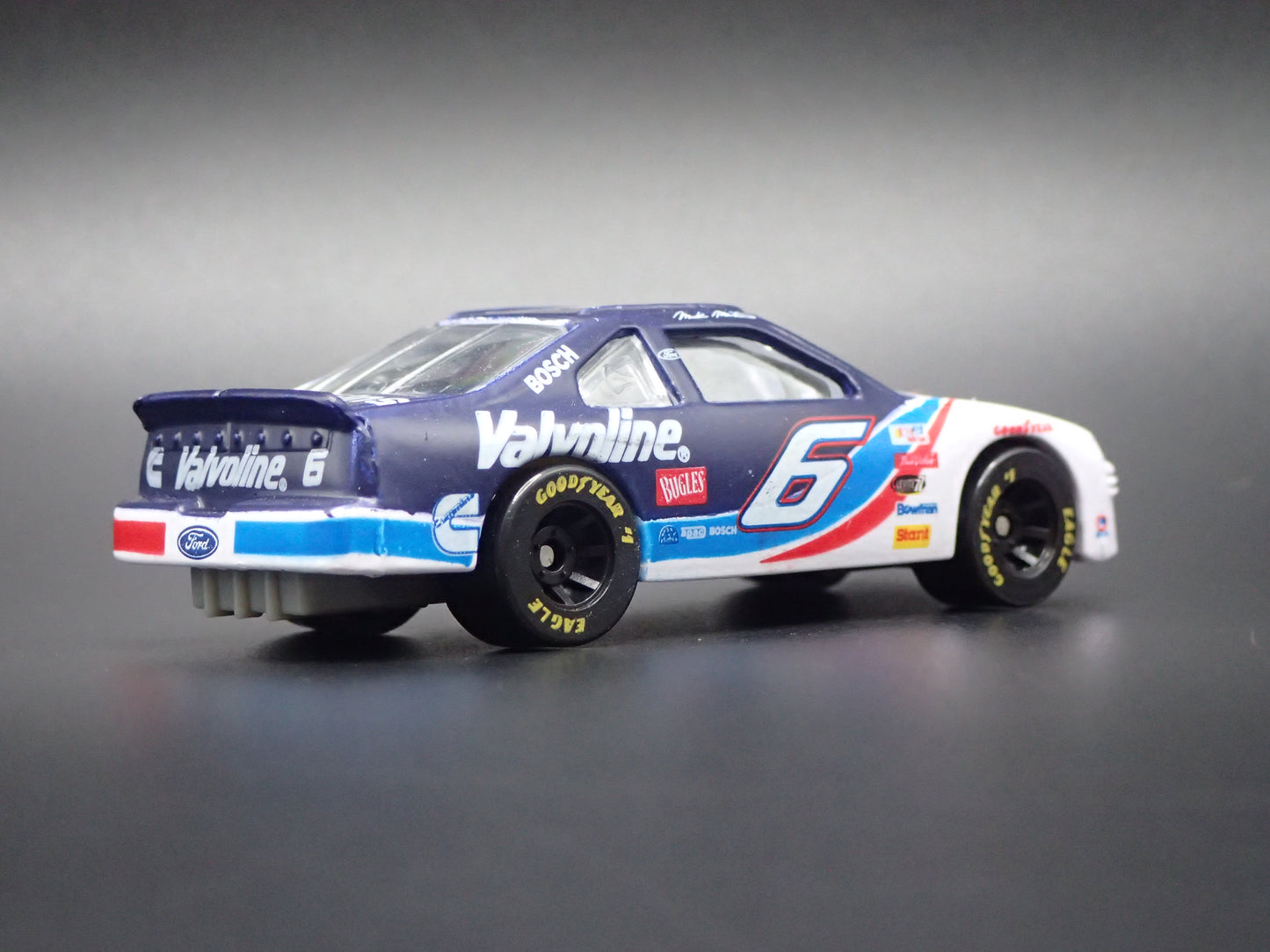1997 97 FORD THUNDERBIRD 6 MARK MARTIN NASCAR 1:64 SCALE DIECAST MODEL CAR