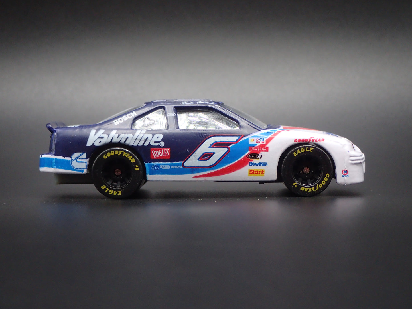 1997 97 FORD THUNDERBIRD 6 MARK MARTIN NASCAR 1:64 SCALE DIECAST MODEL CAR