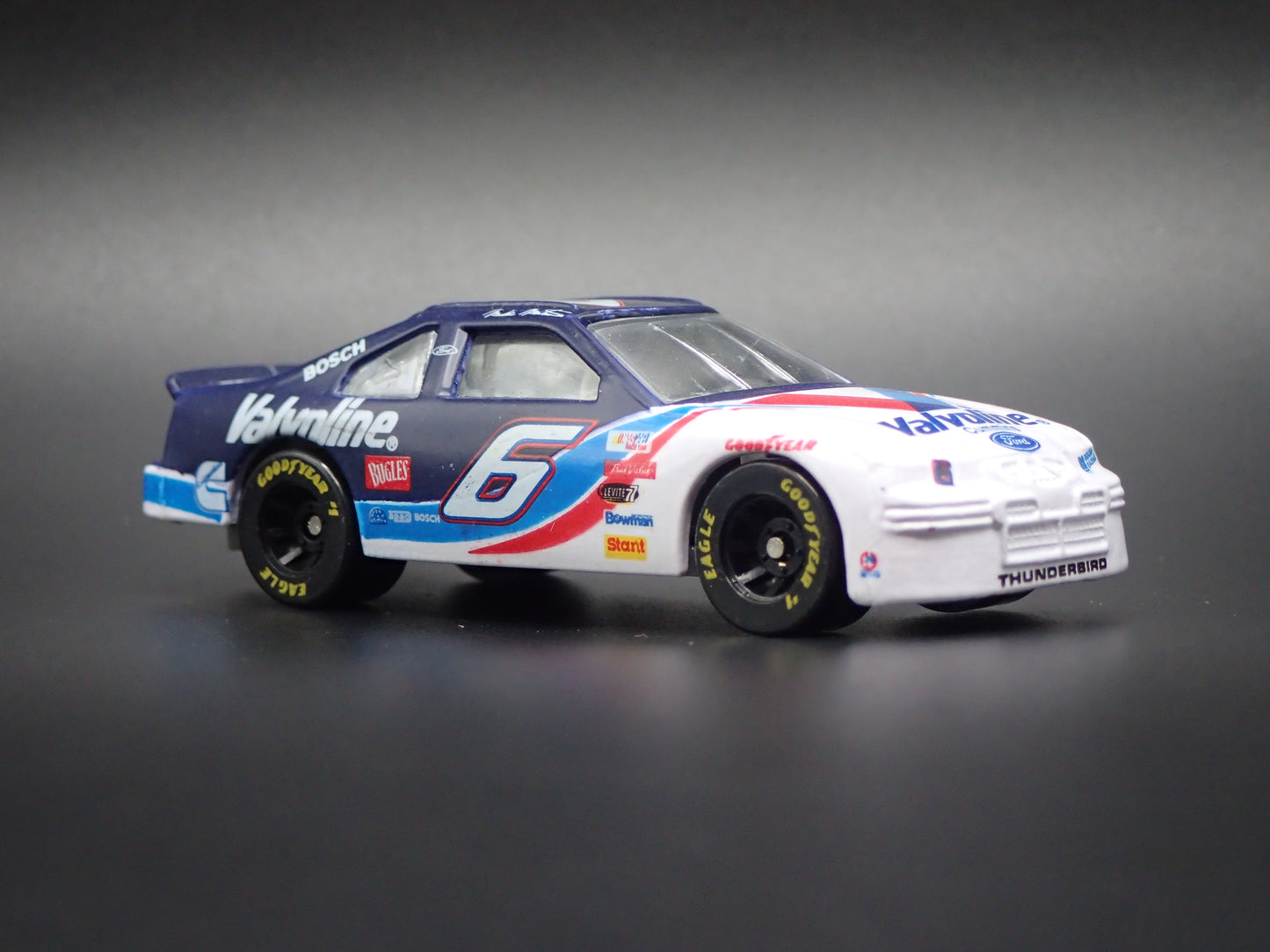 1997 97 FORD THUNDERBIRD 6 MARK MARTIN NASCAR 1:64 SCALE DIECAST MODEL CAR