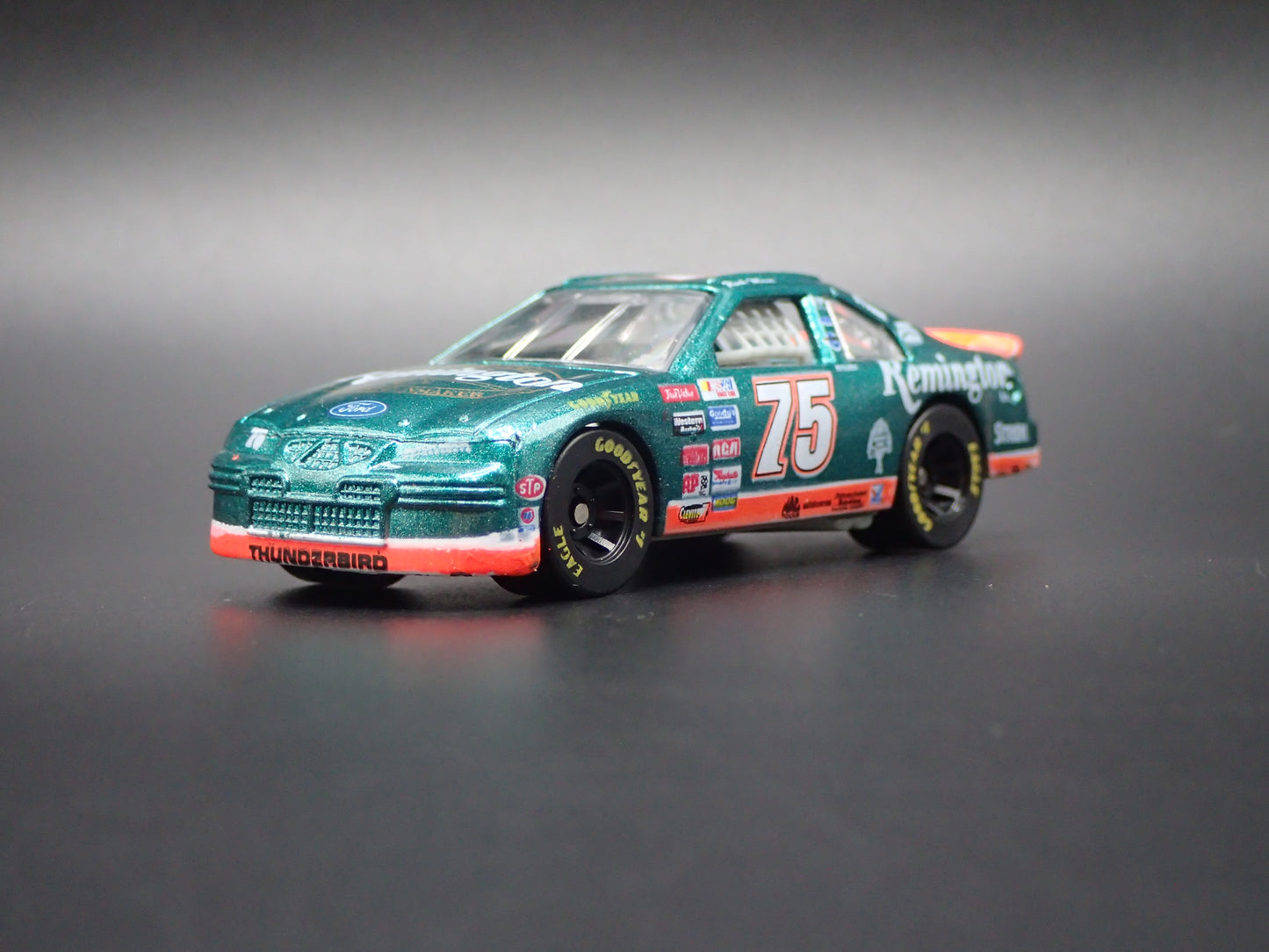 1997 97 FORD TAURUS 75 RICK MAST REMINGTON NASCAR 1:64 SCALE DIECAST MODEL CAR