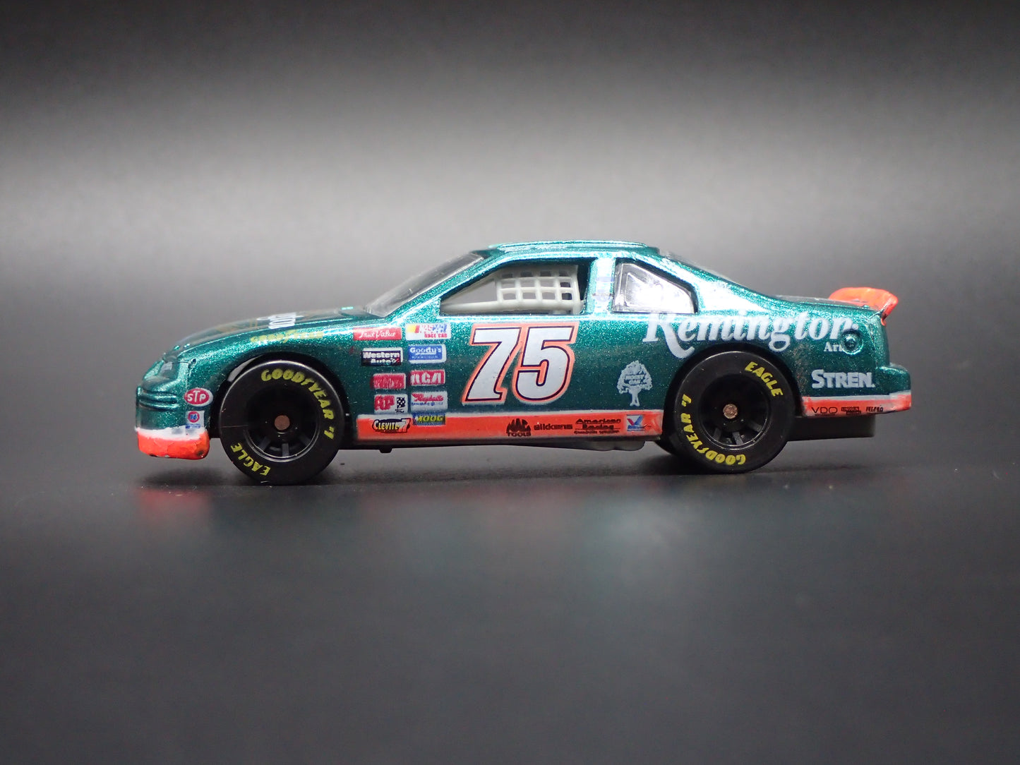 1997 97 FORD TAURUS 75 RICK MAST REMINGTON NASCAR 1:64 SCALE DIECAST MODEL CAR