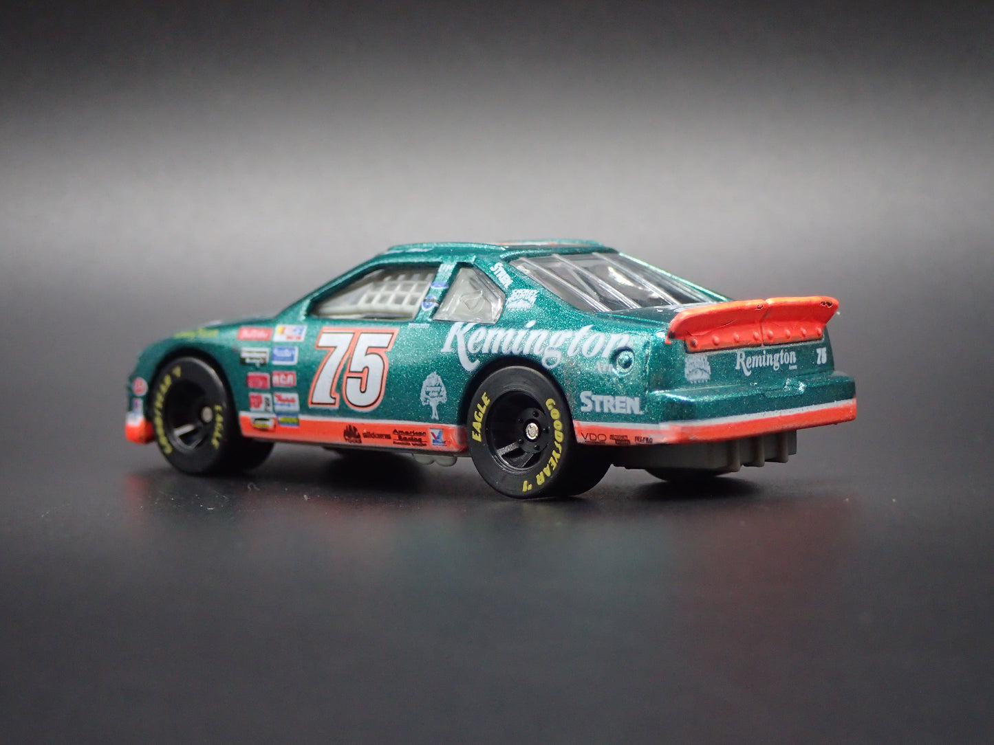 1997 97 FORD TAURUS 75 RICK MAST REMINGTON NASCAR 1:64 SCALE DIECAST MODEL CAR