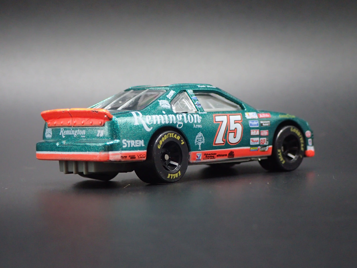 1997 97 FORD TAURUS 75 RICK MAST REMINGTON NASCAR 1:64 SCALE DIECAST MODEL CAR