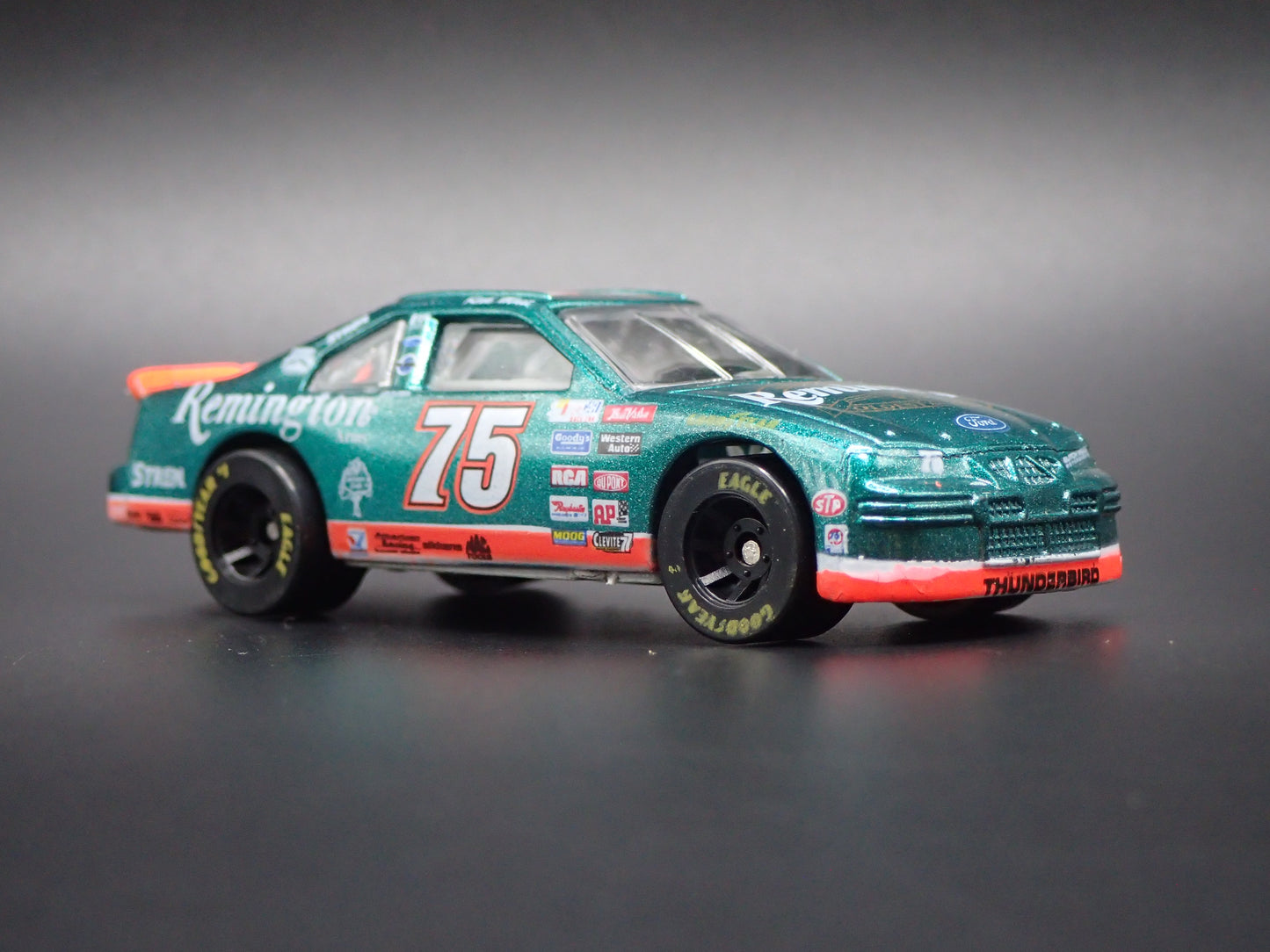 1997 97 FORD TAURUS 75 RICK MAST REMINGTON NASCAR 1:64 SCALE DIECAST MODEL CAR