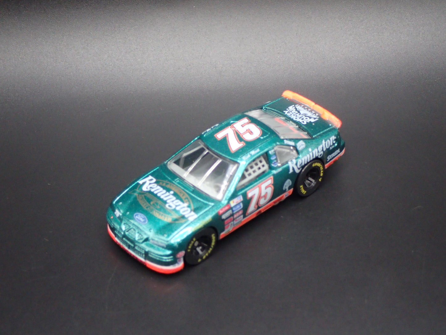 1997 97 FORD TAURUS 75 RICK MAST REMINGTON NASCAR 1:64 SCALE DIECAST MODEL CAR
